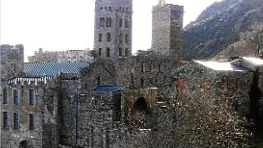 Vista exterior del Monestir de Sant Pere de Rodes.