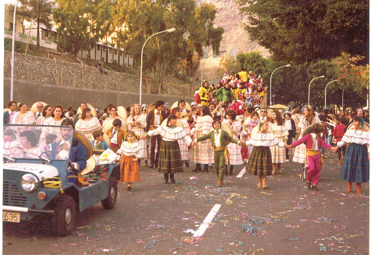 Carnaval 1981, primer año de participación de la agrupación Chaxiraxi.