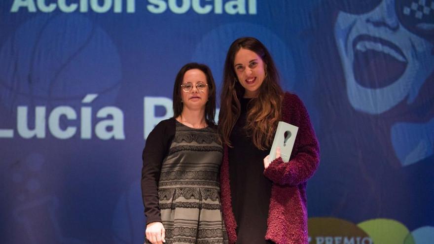 Mar Galcerán, presidenta de Asindown, con Lucía Pérez.