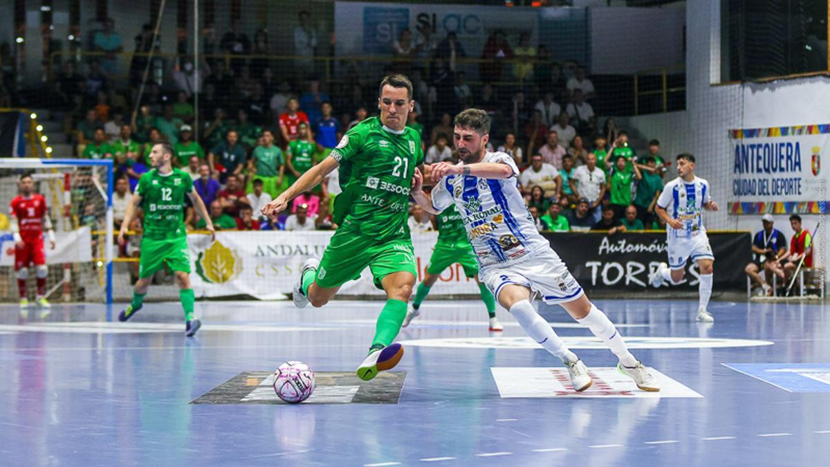 Óscar con el BeSoccer CD UMA Antequera.