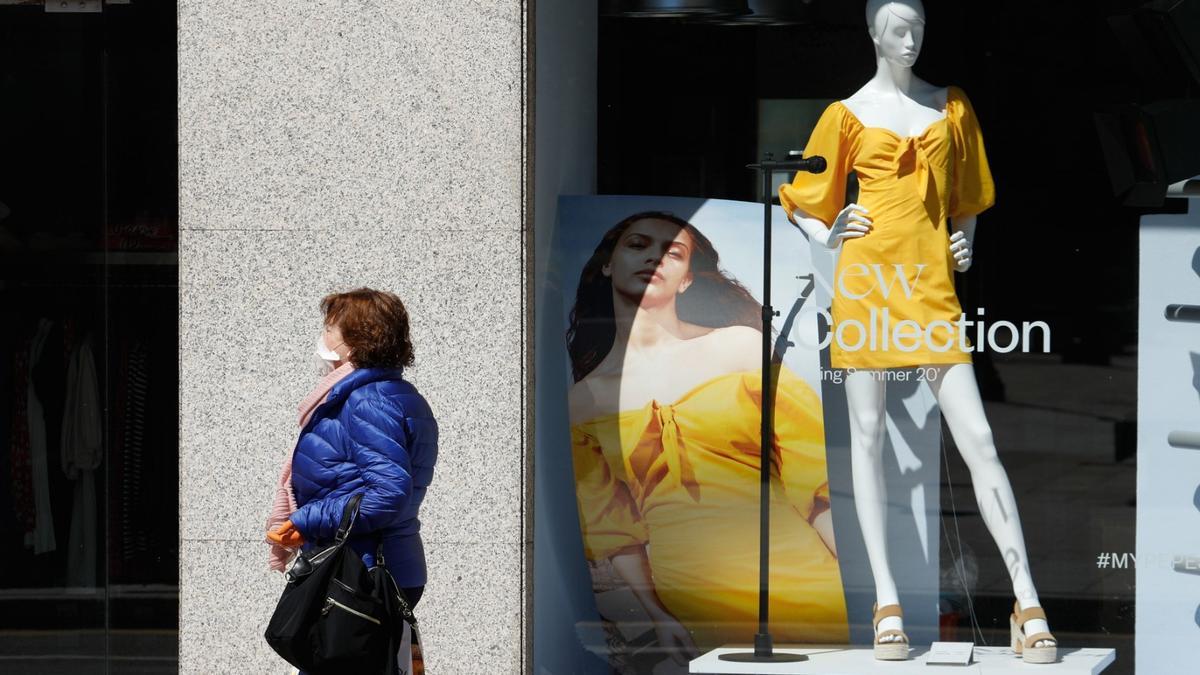 Un escaparate de una tienda de Gijón.