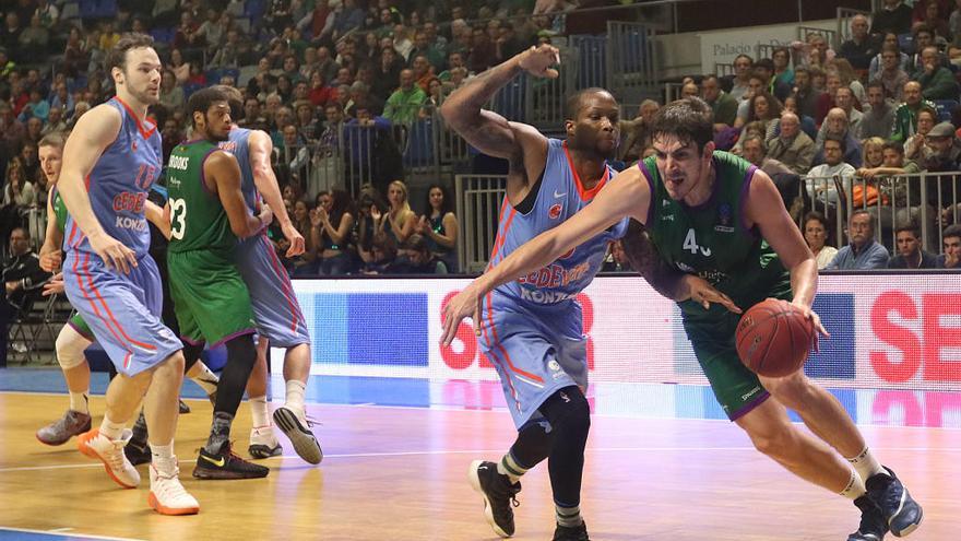 El capitán Carlos Suárez, durante el partido de ida ante los croatas celebrado en el Carpena.