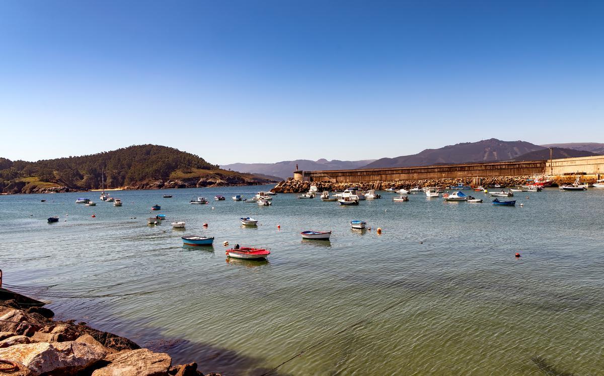 El pequeño puerto de la villa de Espasante