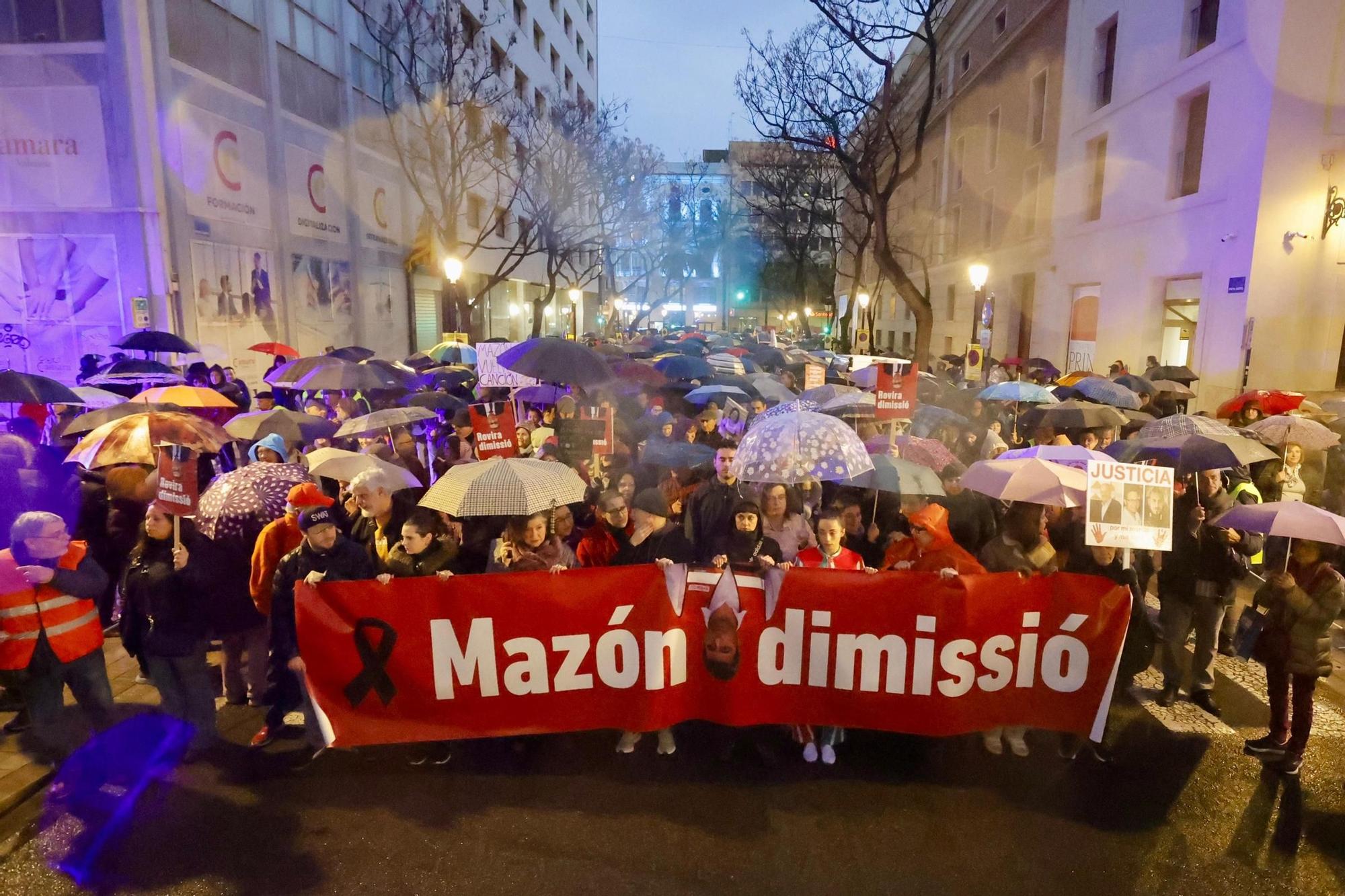 La cuarta manifestación contra Mazón por la gestión de la dana, en imágenes