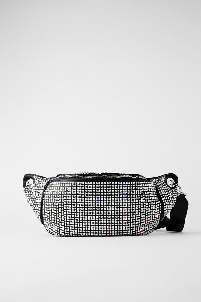 Riñonera con pedrería, de Zara