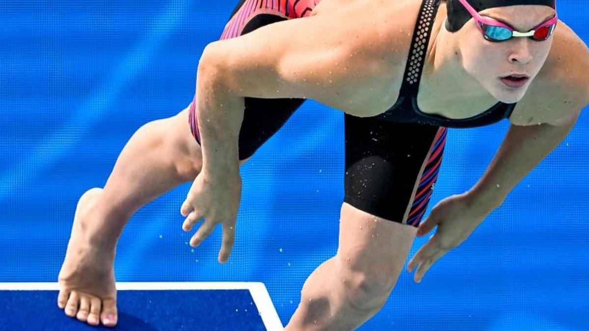 Ángela Martínez, lanzándose a la piscina