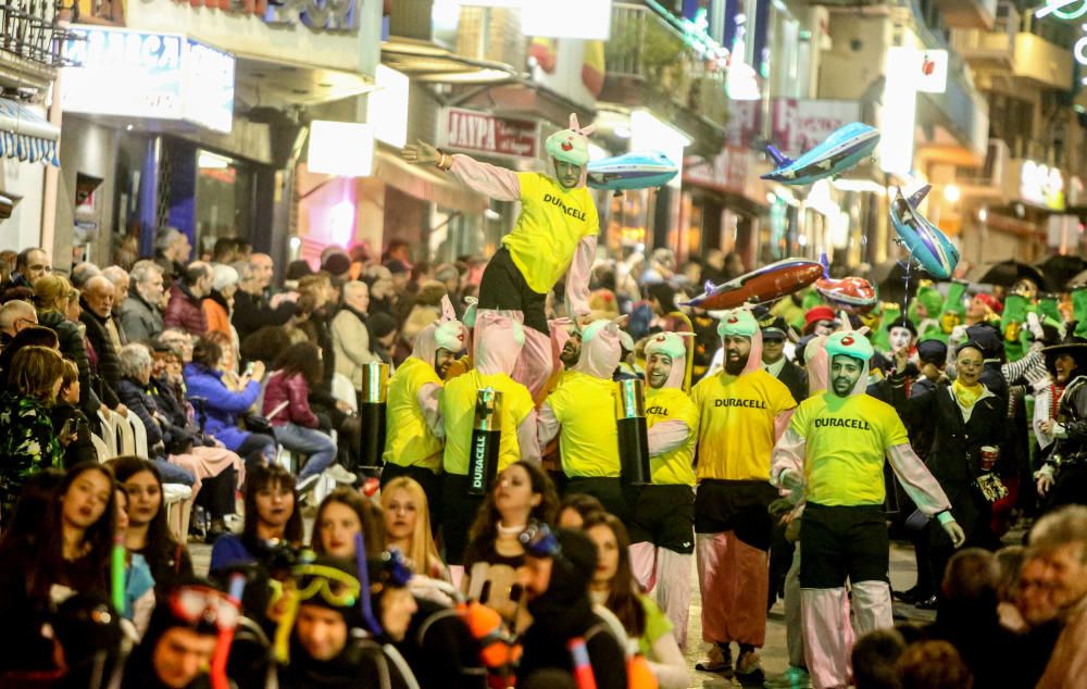 El Carnaval llena Benidorm de disfraces