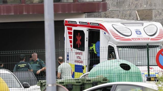 Concentració contra la violència masclista, ahir a Llanes després de l’assassinat d’una guàrdia civil pel seu ex. | IRMA COLÍN