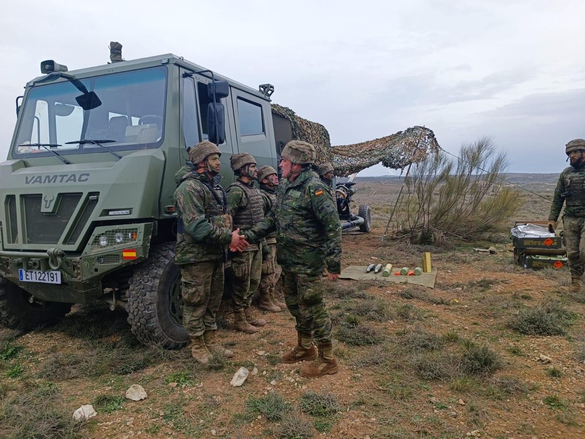 El general Salom junto a las unidades canarias