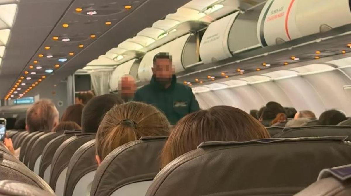 Die Beamten marschierten den Gang entlang und dann war Ruhe.