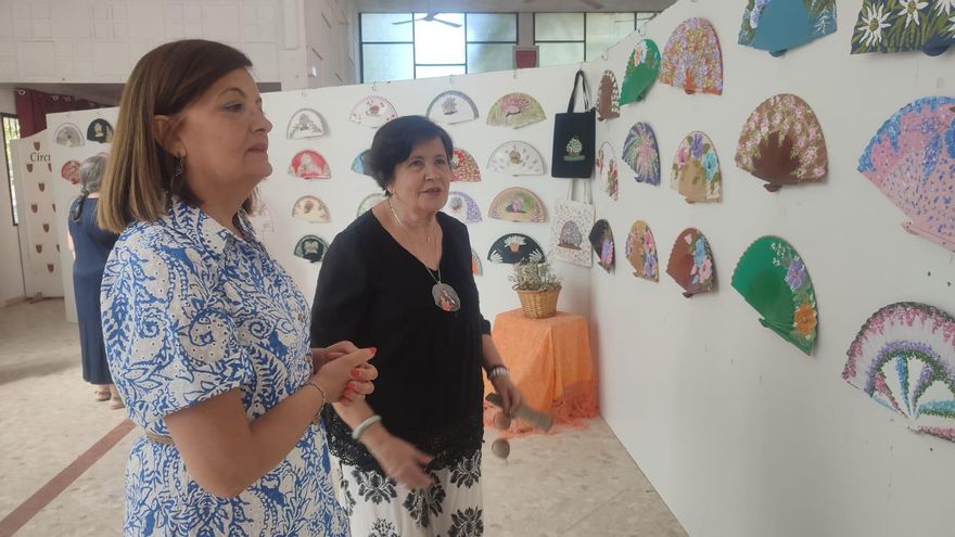 La tradición hecha arte: ‘Aires de Baena’ vuelve a desplegarse en abanicos pintados a mano