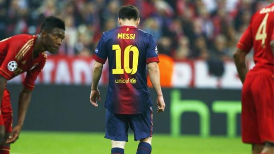 Messi cabizbajo tras la derrota en Múnich.