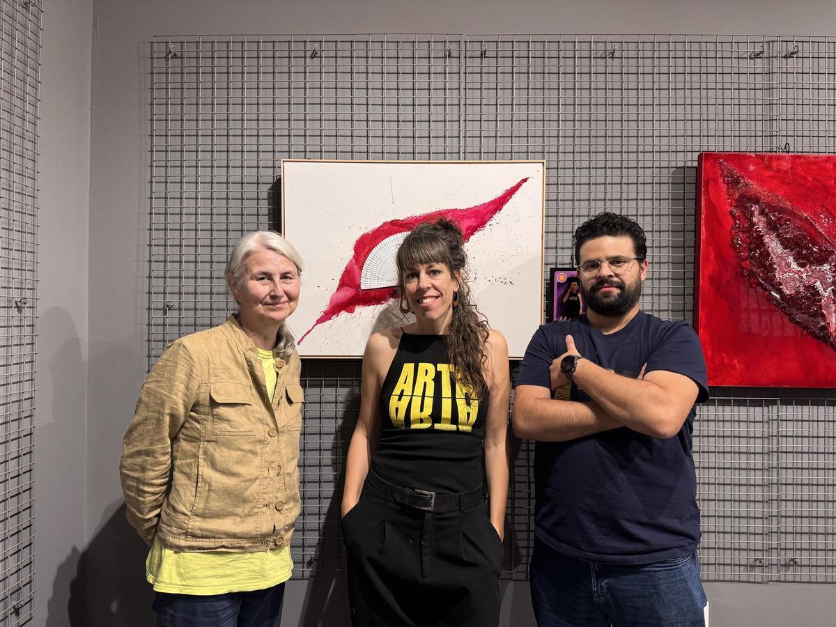 Tania Gallego junto a compañeros del colectivo artístico, ARTA.