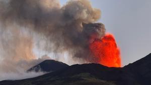 Erupción del volcán Etna en Sicilia