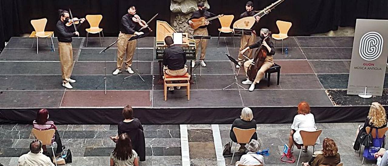 El conjunto de “Forma Antiqva” en el escenario del Antiguo Instituto.