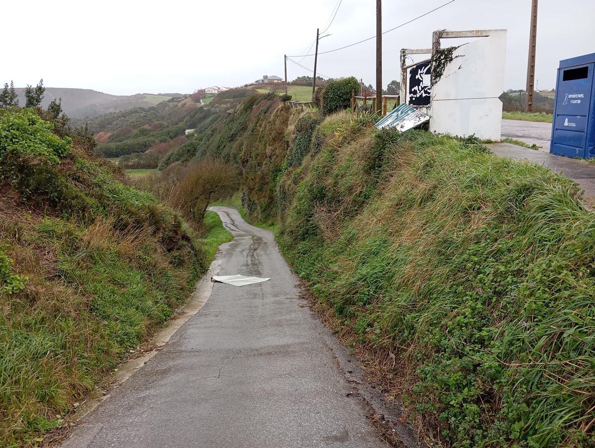 EN IMÁGENES: Vecinos de Gozón denuncian los desperfectos en una de las zonas más turísticas del concejo