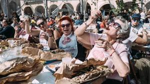 Una edición anterior de La Calçotada en el Poble Espanyol.