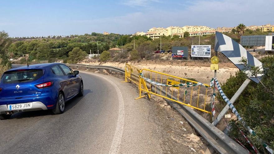 Los vecinos exigen al Ayuntamiento medidas de seguridad vial para una curva peligrosa de Orihuela Costa