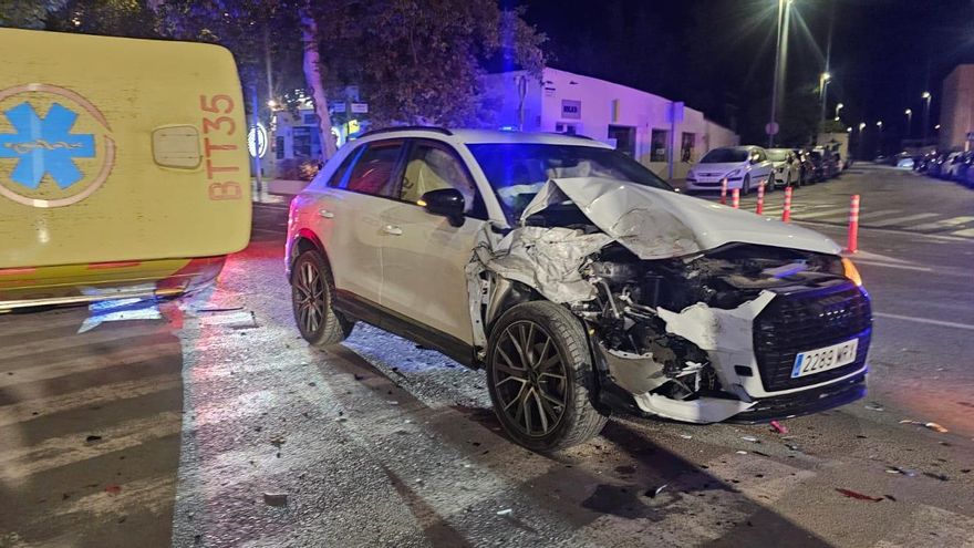 Detenido, tras darse a la fuga, el conductor del Audi que, drogado y borracho, se estampó contra una ambulancia en Ibiza