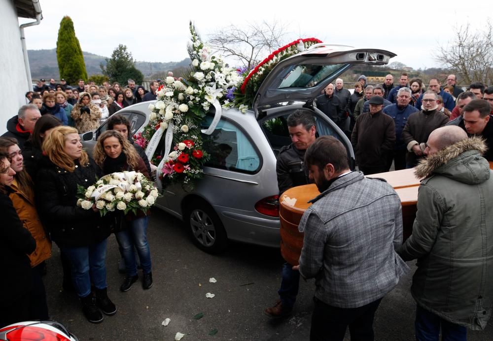 Funeral multitudinario de Rubén Fonseca, el fallecido en el incendio de El Berrón