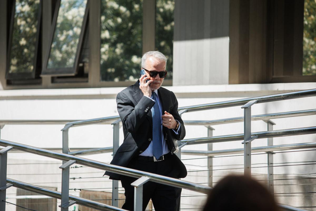 El abogado de Begoña Gómez, Antonio Camacho, a su llegada a los juzgados.