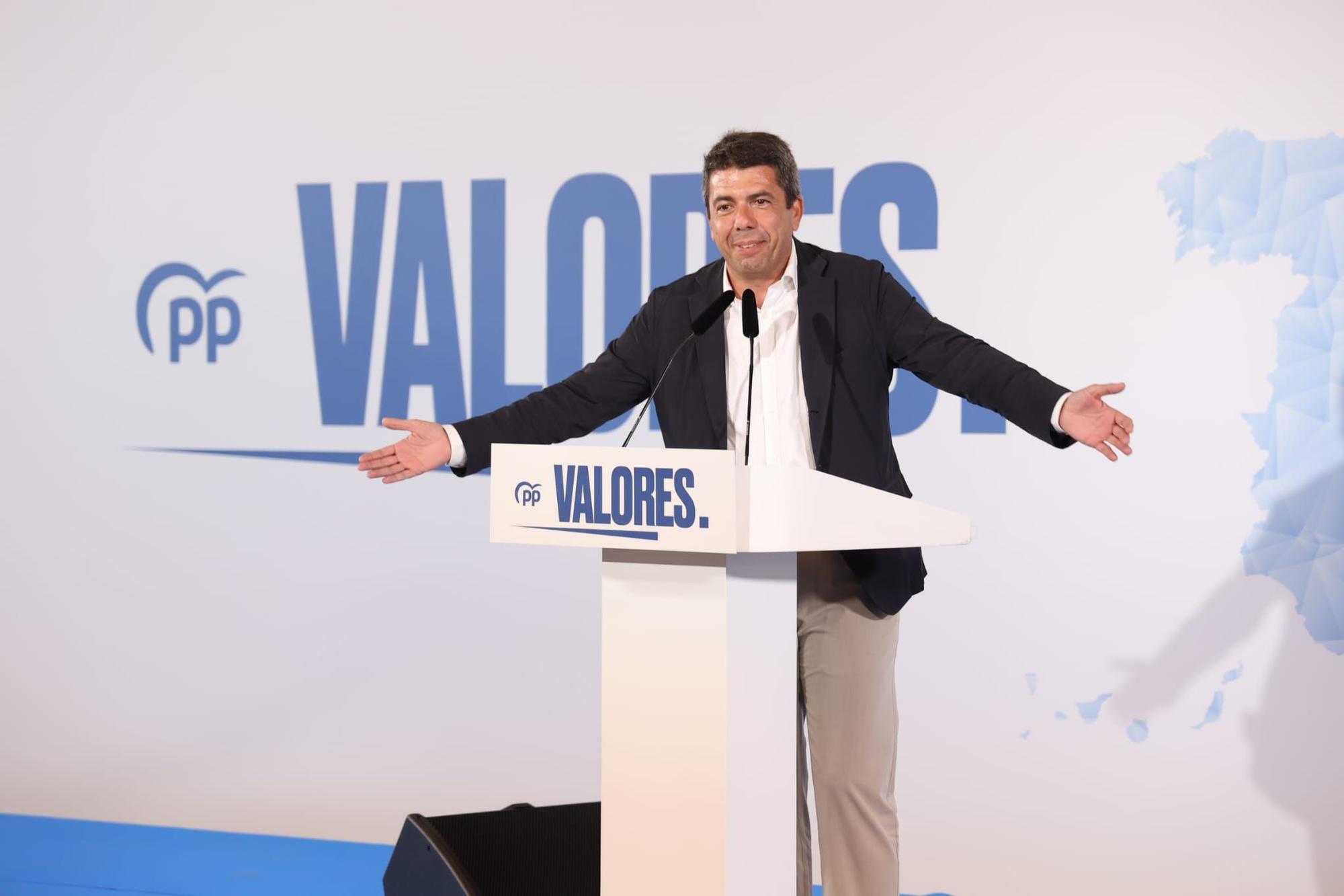Así han llegado Feijóo y Mazón a la comida con militantes del PP en Alicante