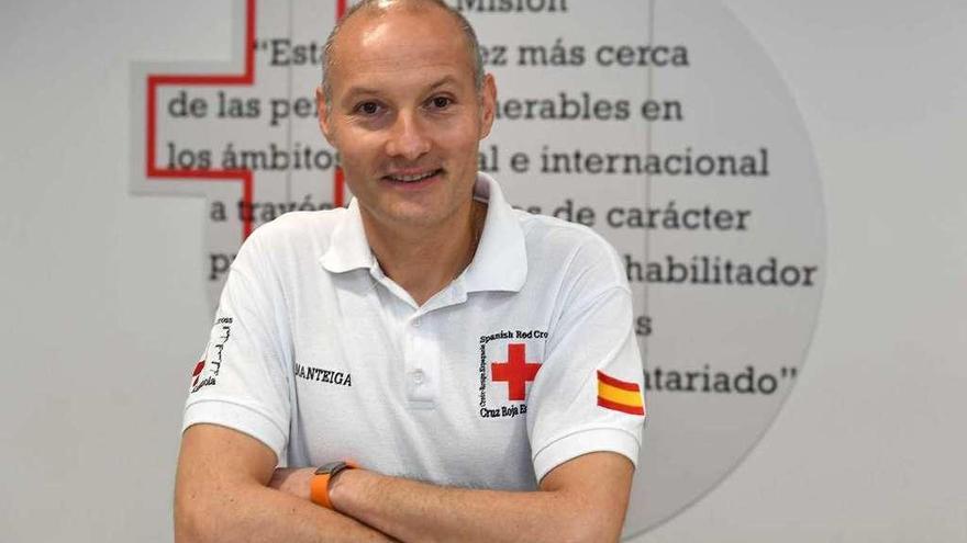 Javier Manteiga Castro, ayer en la sede de Cruz Roja en A Coruña.