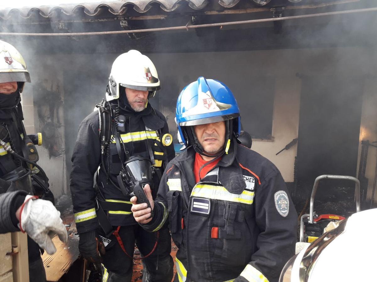 Intoxicada una mujer por inhalación de humo en el incendio de una casa ...