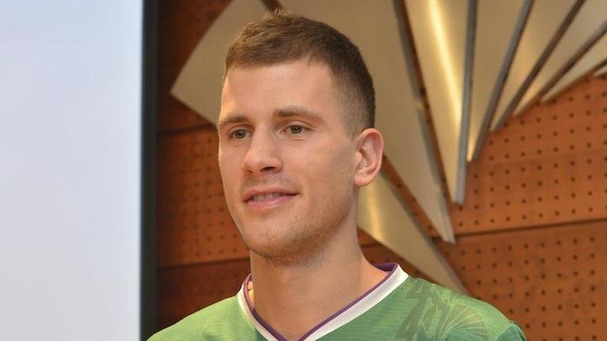 Nedovic, con la equipación.