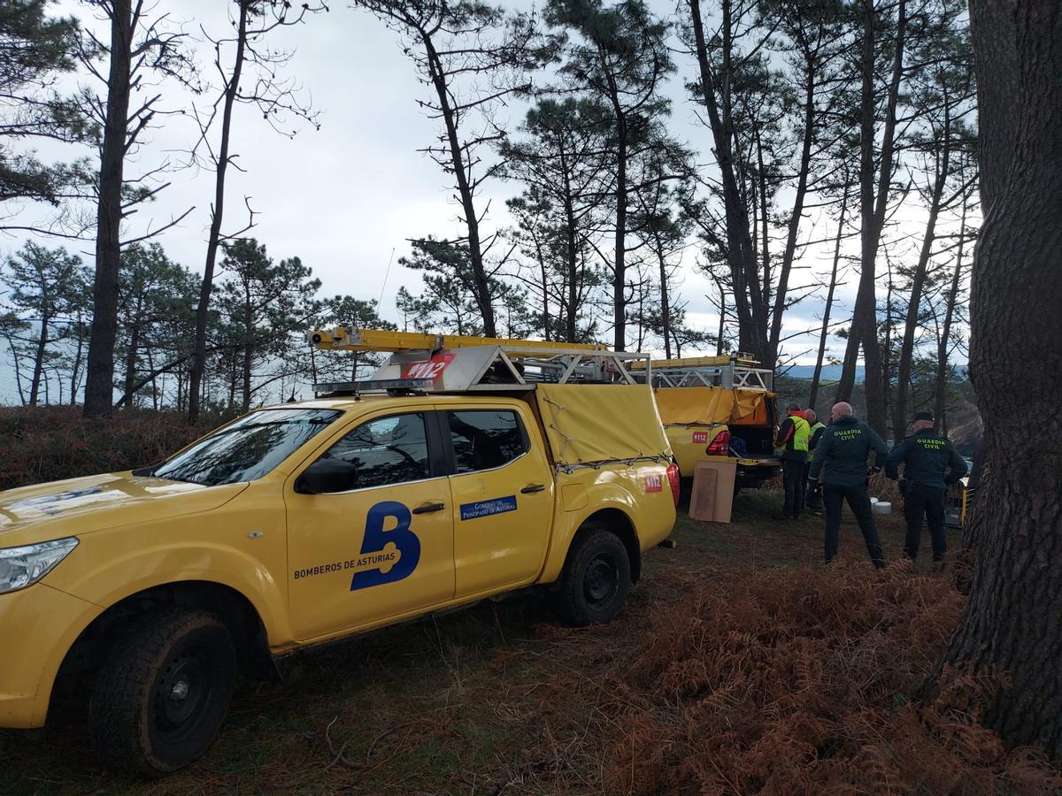 FOTOS: Búsqueda de un pescador desaparecido en la costa de Coaña FOTOS: Búsqueda de un pescador desaparecido en la costa de Coaña
