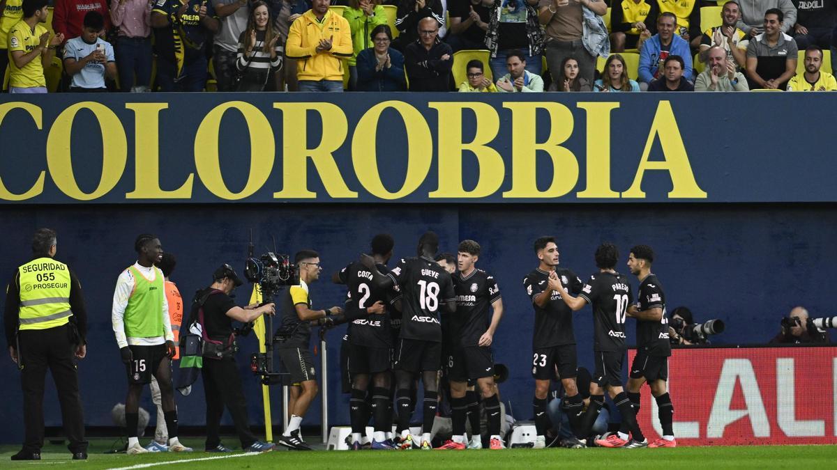 Los jugadores del Villarreal celebran el 1-0 ante el Alavés.