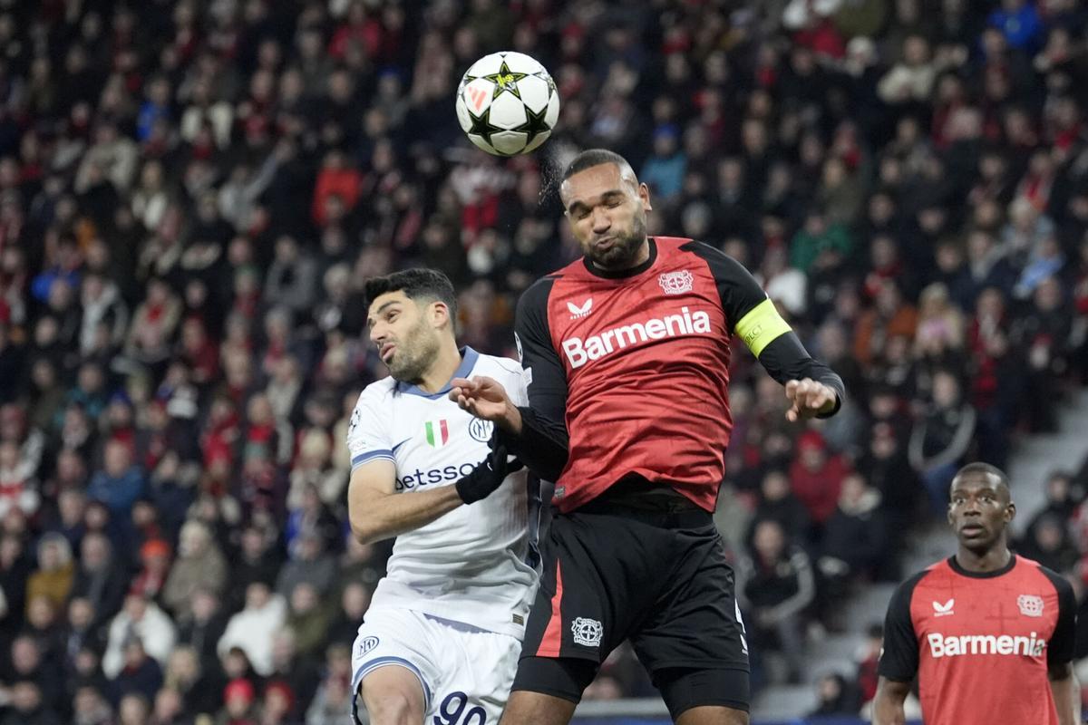 Jonathan Tah en el partido de Liga de Campeones ante el Inter de Milán.