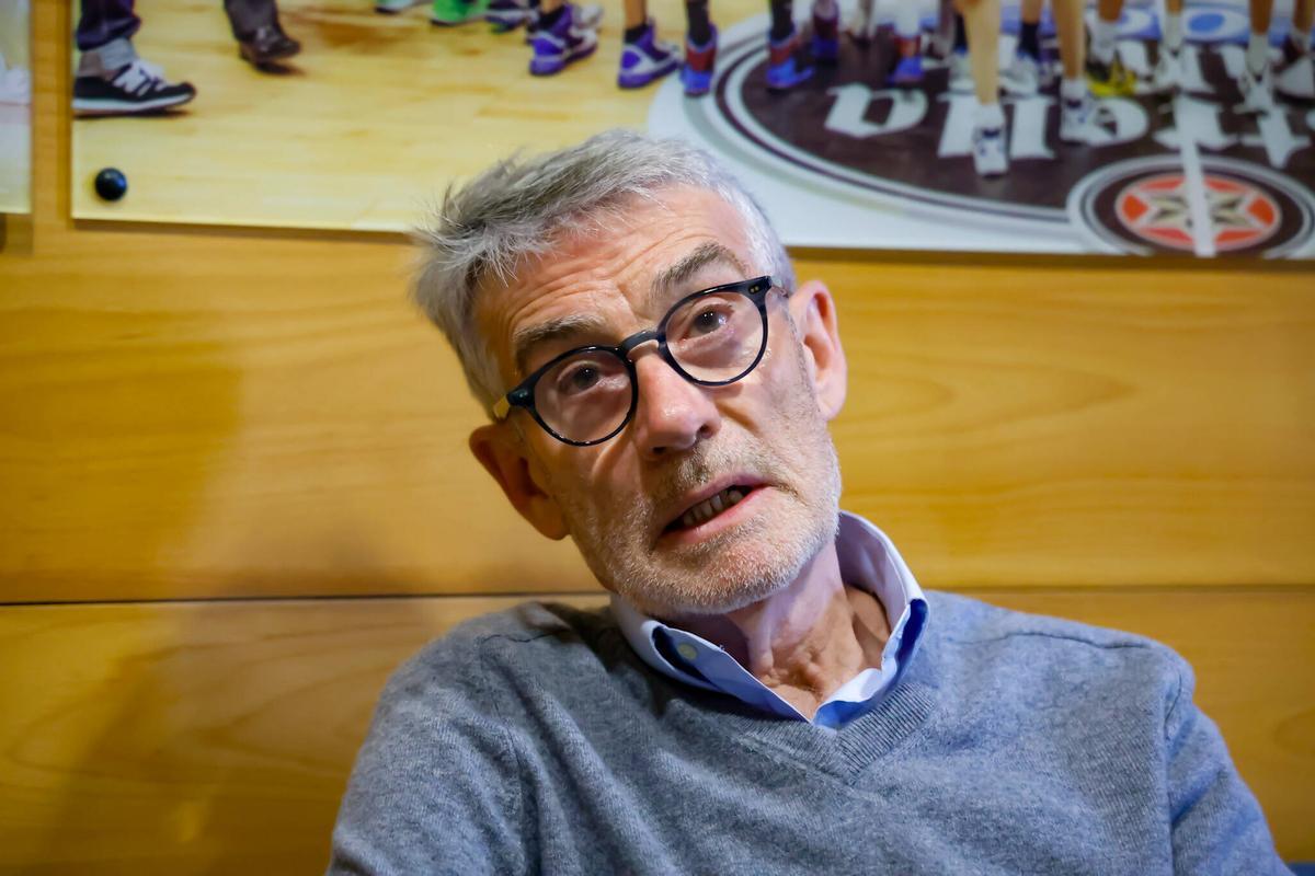 Jesús Marque respondiendo a una pregunta durante la entrevista.