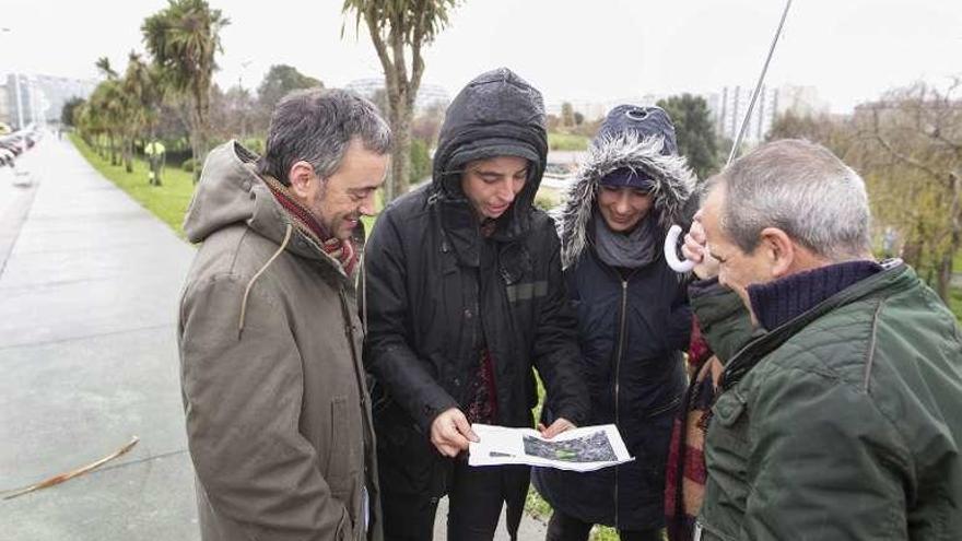 El alcalde, Xulio Ferreiro, visitó ayer el proyecto en el parque de Eirís.