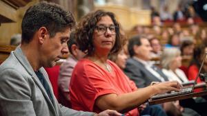 El portavoz de los Comuns, David Cid, y la diputada Susanna Segoviam en el Parlament