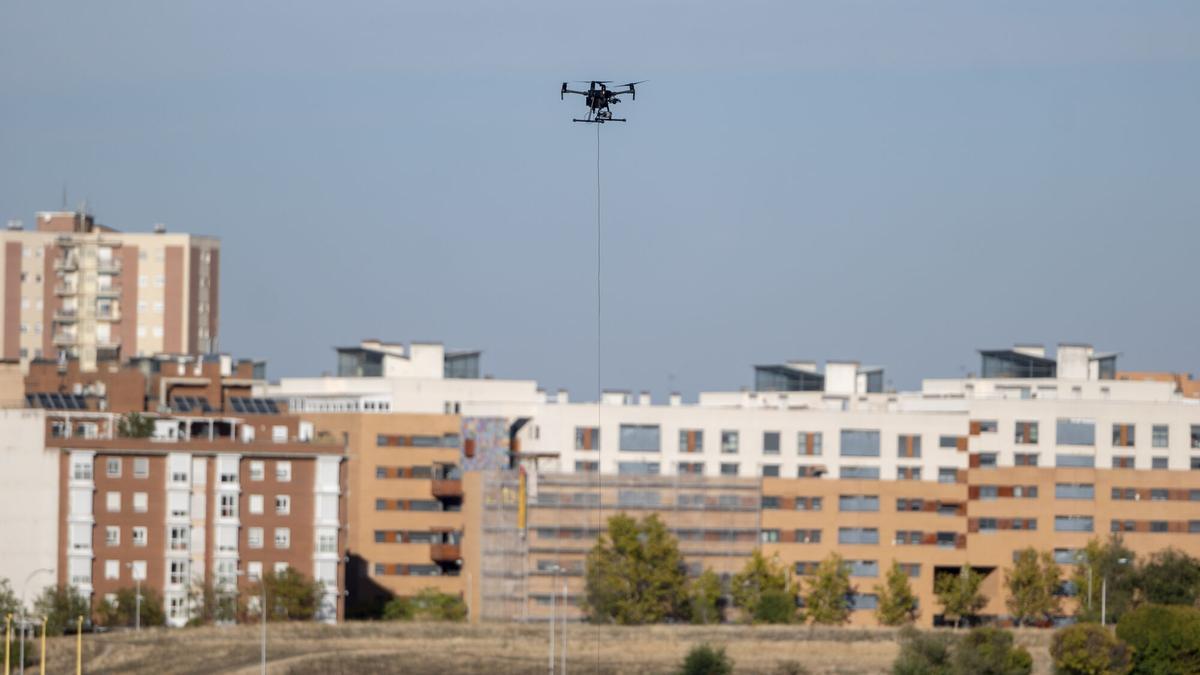 Un dron sobrevolando el aeródromo de Cuatro Vientos