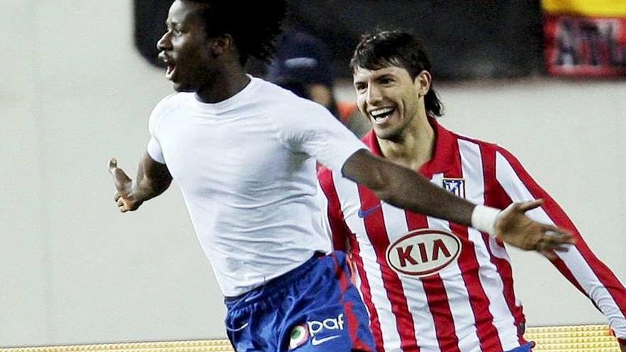 Ibrahima celebra un gol con el Atlético.