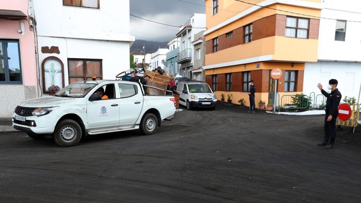 La trajectòria de la colada nord del volcà de La Palma obliga a evacuar 800 veïns a Los Llanos