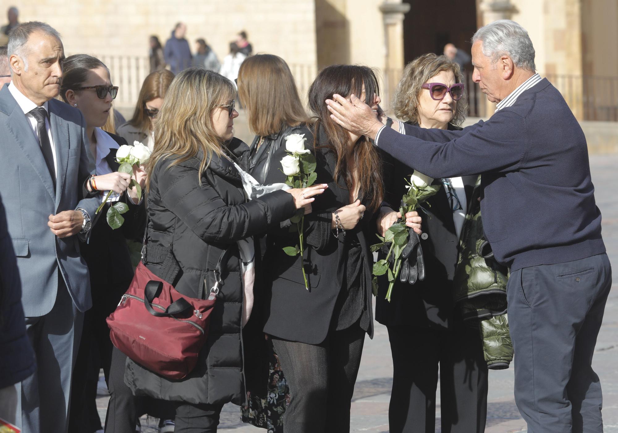 En imágenes: funeral en la catedral de Oviedo del guardia civil que evitó una masacre ciclista en Pravia