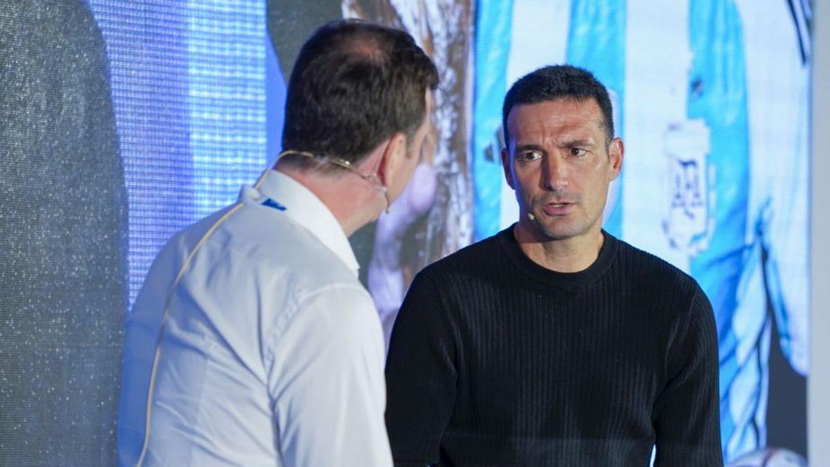 Lionel Scaloni fue homenajeado por Deportivo La Coruña