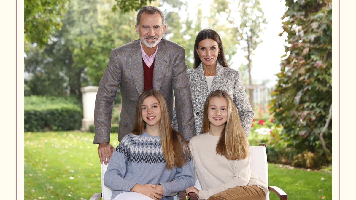 La imagen de los Reyes y sus hijas en la felicitación de Navidad.