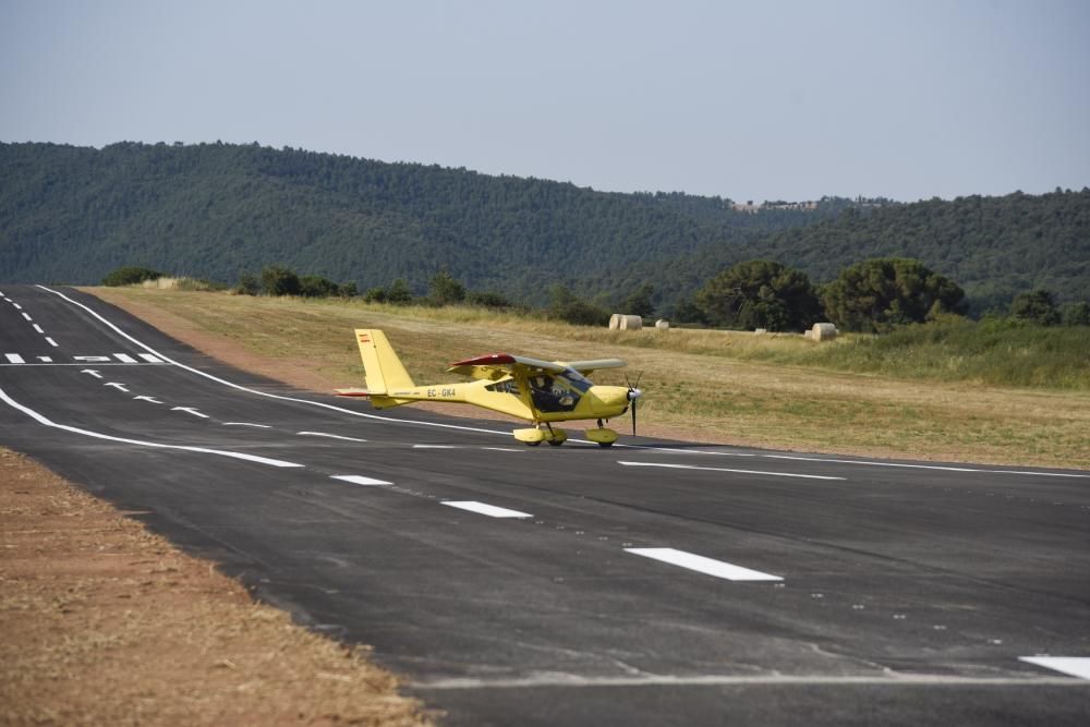 El camp de vol El Prat de Moià estrena una nova pista asfaltada