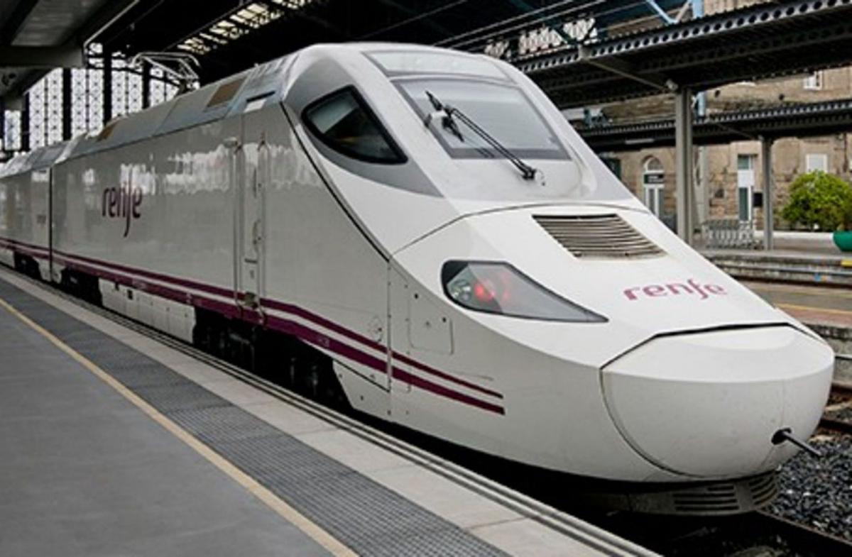 Tren del modelo S-730 que circula en Galicia y que se trasladará a Aragón para el trayecto Teruel-Madrid.  | FIRMA DE FOTO