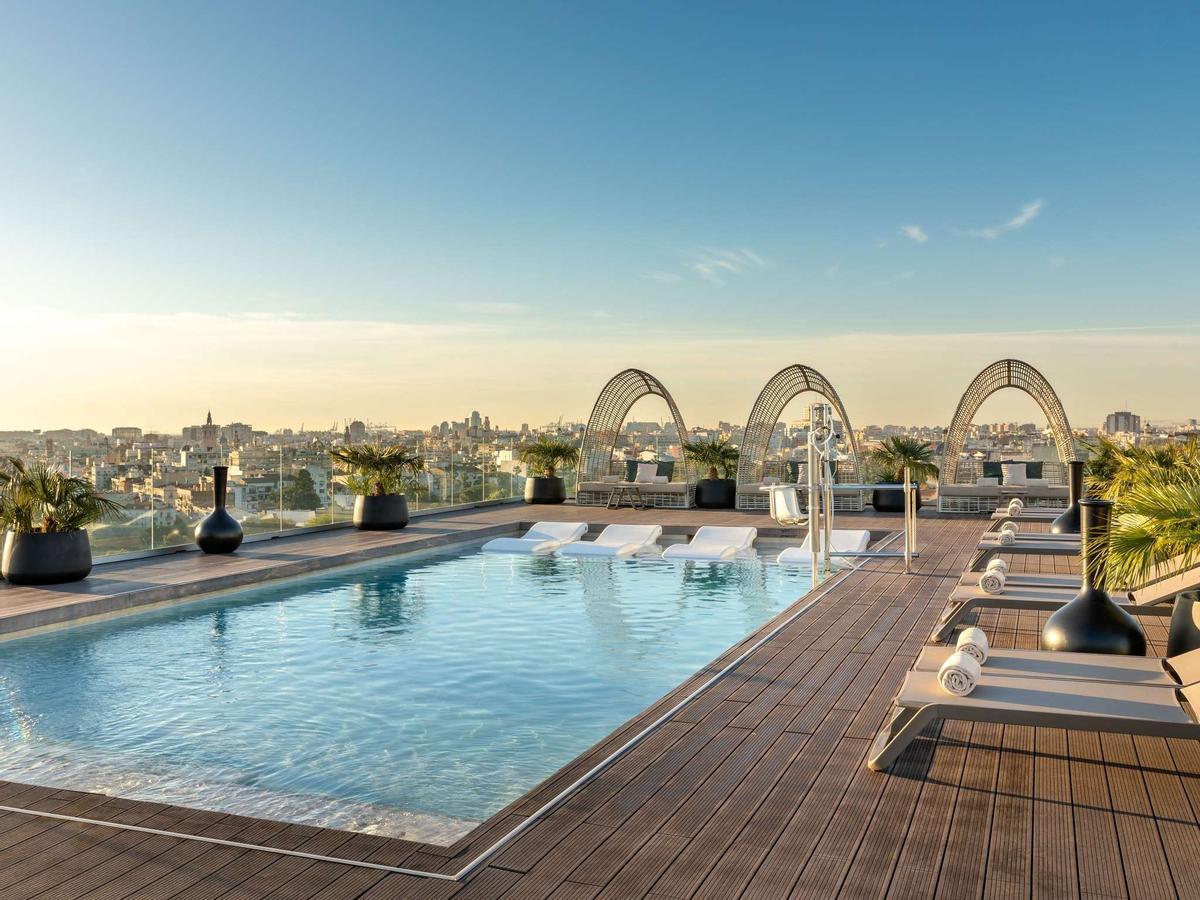 Las entradas para ver el eclipse desde el rooftop de Novotel Valencia Lavant ya están casi agotadas.