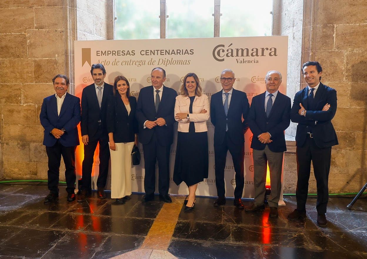 Cámara Valencia homenaje a 26 empresas por su trayectoria centenaria