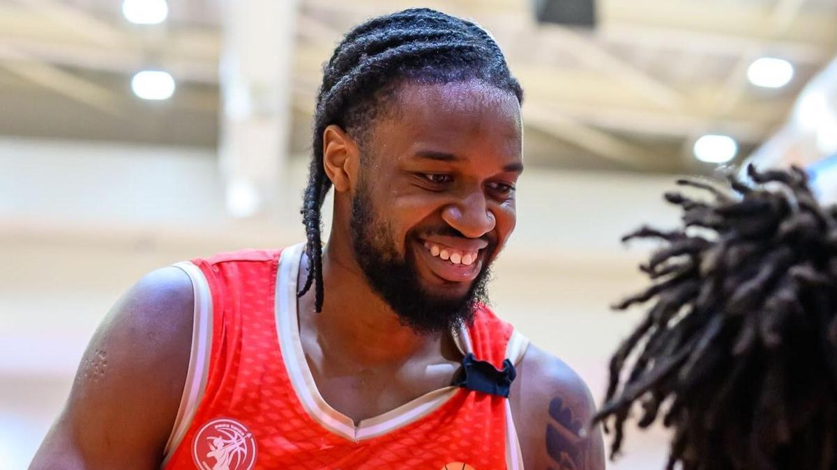 Nick Ongenda, amb la camiseta del seu darrer equip, el Hapoel Haemek