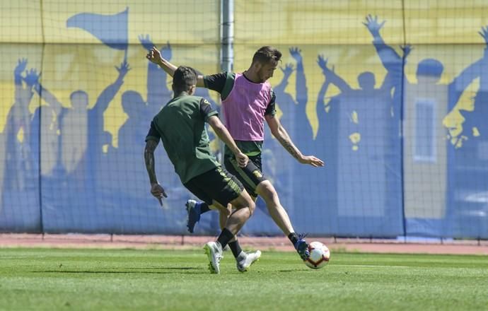 TELDE. Entrenamiento de la UDLP  | 02/04/2019 | Fotógrafo: José Pérez Curbelo