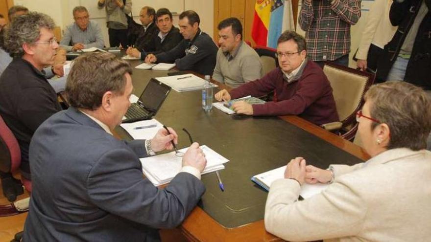 La reunión del viernes entre representantes de la Xunta y de las organizaciones bateeiras gallegas. // Xoán Álvarez