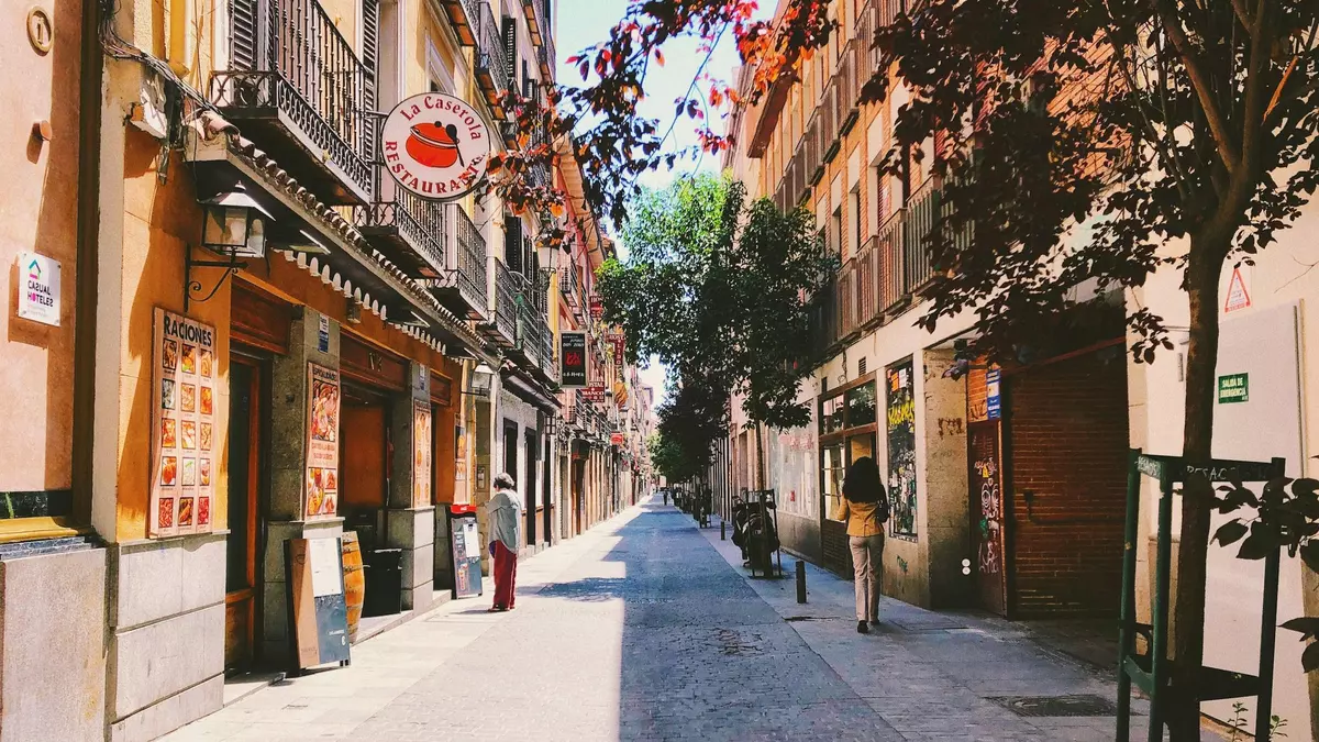 El laboratorio que lleva 18 años investigando a qué huele Madrid: "Hay menos maestros perfumistas que astronautas"
