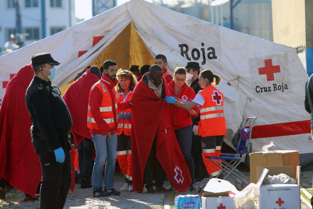 Llegan al puerto de Málaga 52 inmigrantes rescatados